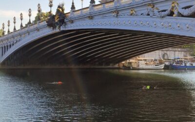 Pour la première fois depuis 1945, des nageurs traversent Paris par la Seine